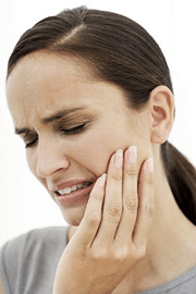 woman is having TMD pain in need of TMJ therapy in Ottawa